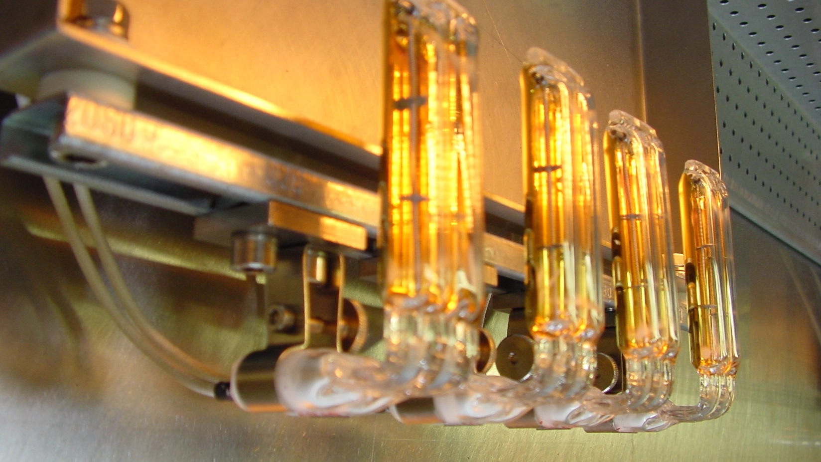 赤外線パネルラジエーター