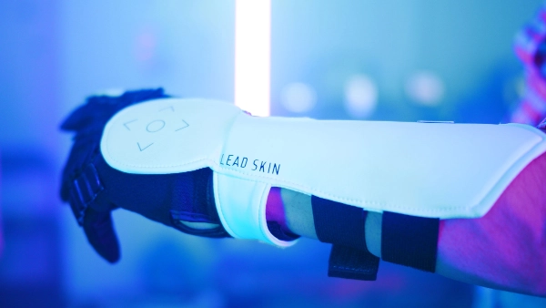 ハプティック・メタバース・グローブ（ブラック＆ホワイト・デザイン