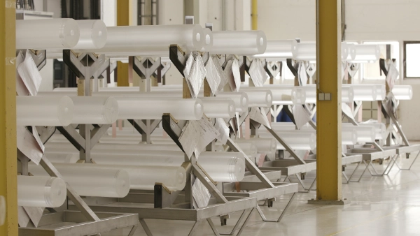 Horizontal storage of many quartz glass cylinders in special metal shelves