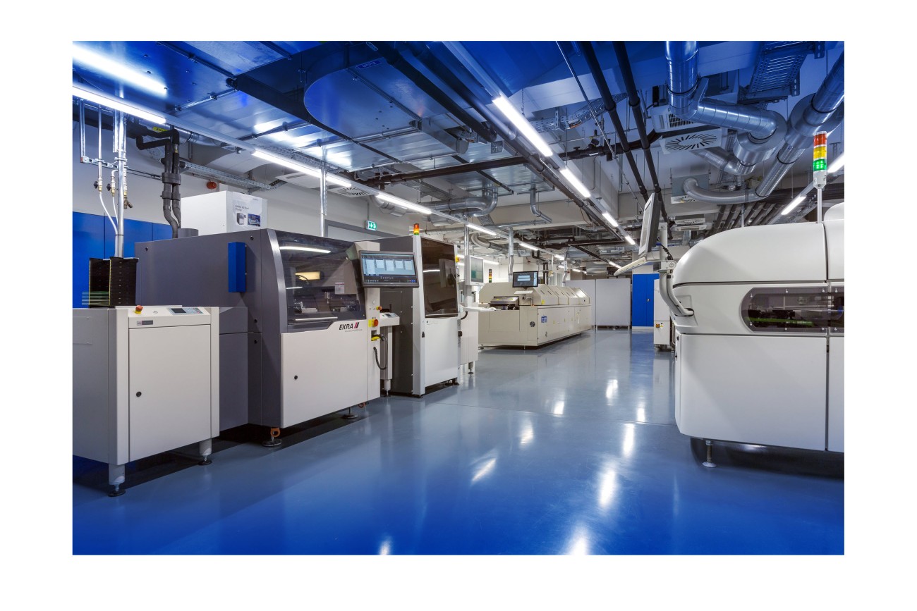 SMT production line and application lab 