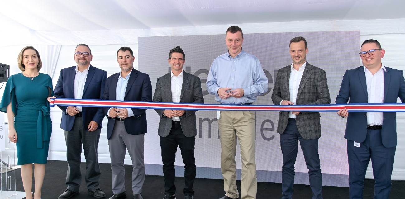 Heraeus Medevio leaders hold ribbon cutting ceremony to mark grand opening of the company's phase II building in Costa Rica