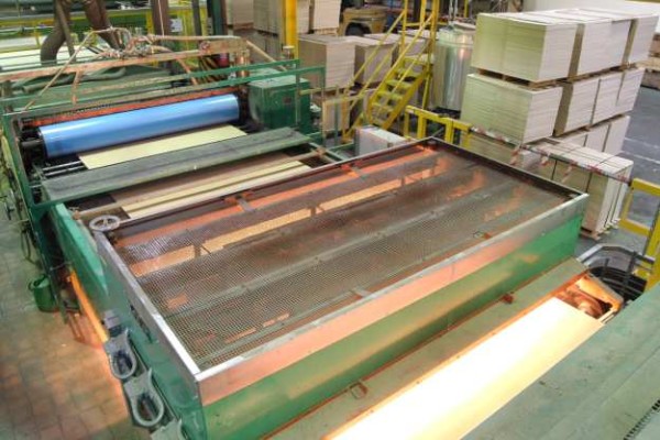 Infrared heat increases quality of chipboard