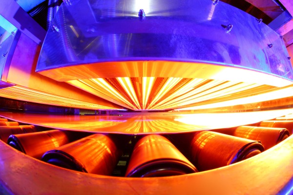 カーボン赤外線ヒーターを活用したエンボス加工における使用エネルギーの効率化