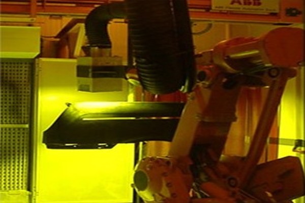 로봇에 장착된 UV 램프