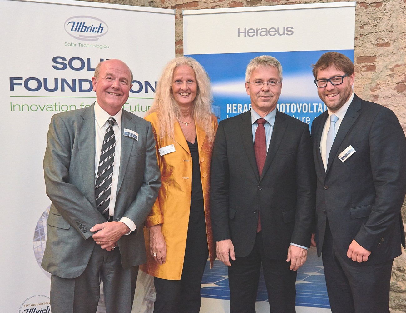 Dr. Andre Kobelt, the Chief Commercial & Technology Officer for Heraeus: "We view this agreement as an exciting opportunity for Heraeus to embark upon as we look to continue to expand our global footprint in the field of renewable energies."